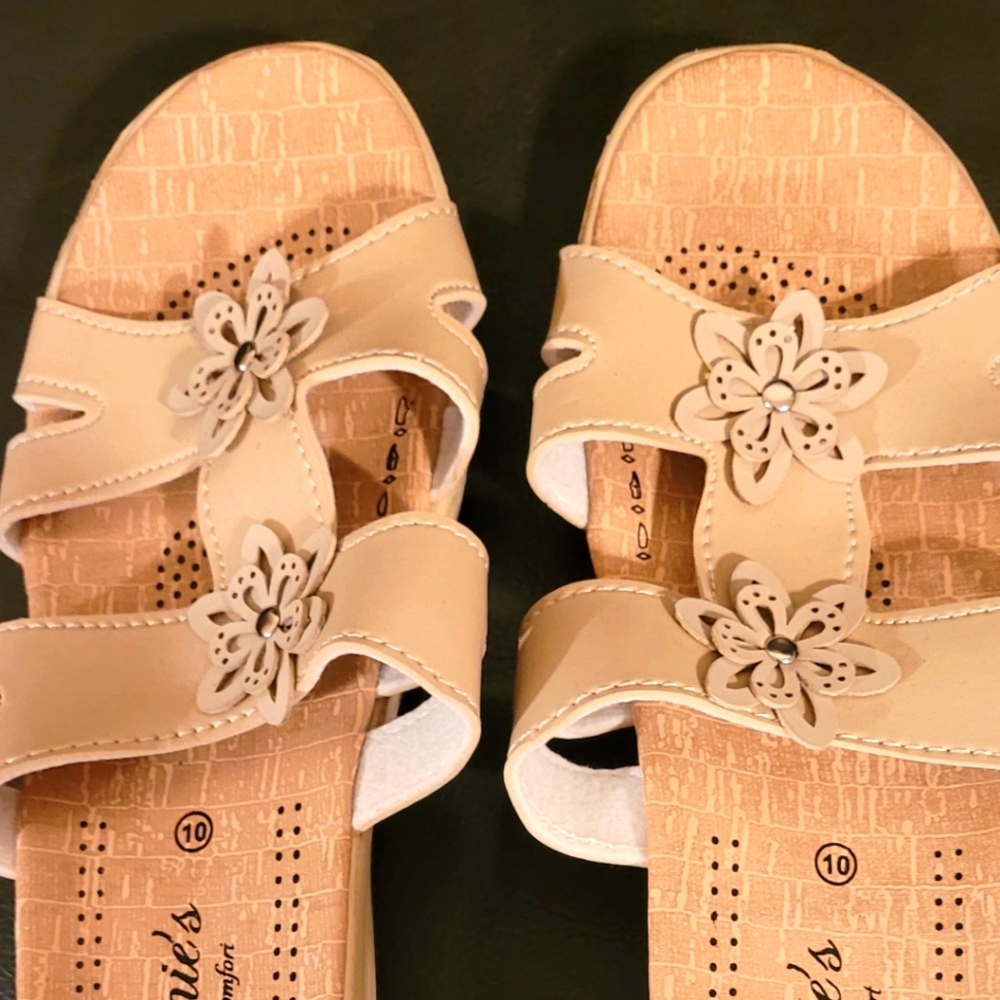 Brand New never worn Junie's sandals sz 10